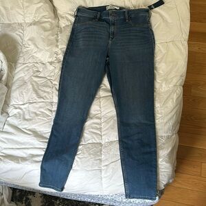 Hollister curvy high-rise jean leggings, tags still on